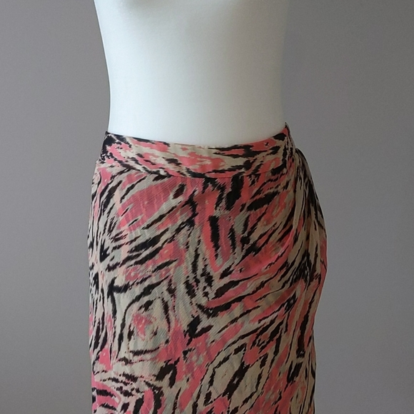 NWT Multicoloured Design Skirt - Picture 3 of 8